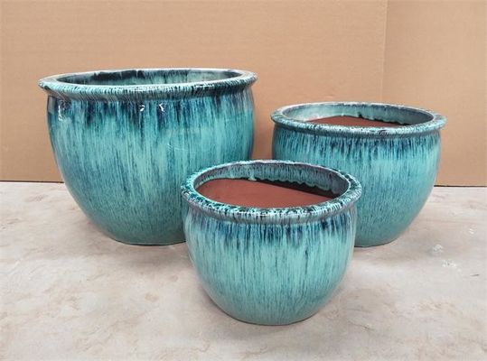 Vasi ceramici rotondi della pianta all'aperto